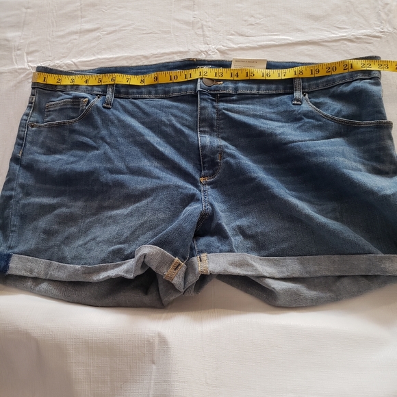 Universal Thread Denim Midi Shorts Cuffed 4" Inseam High Rise Size 24W NWT - Picture 5 of 12